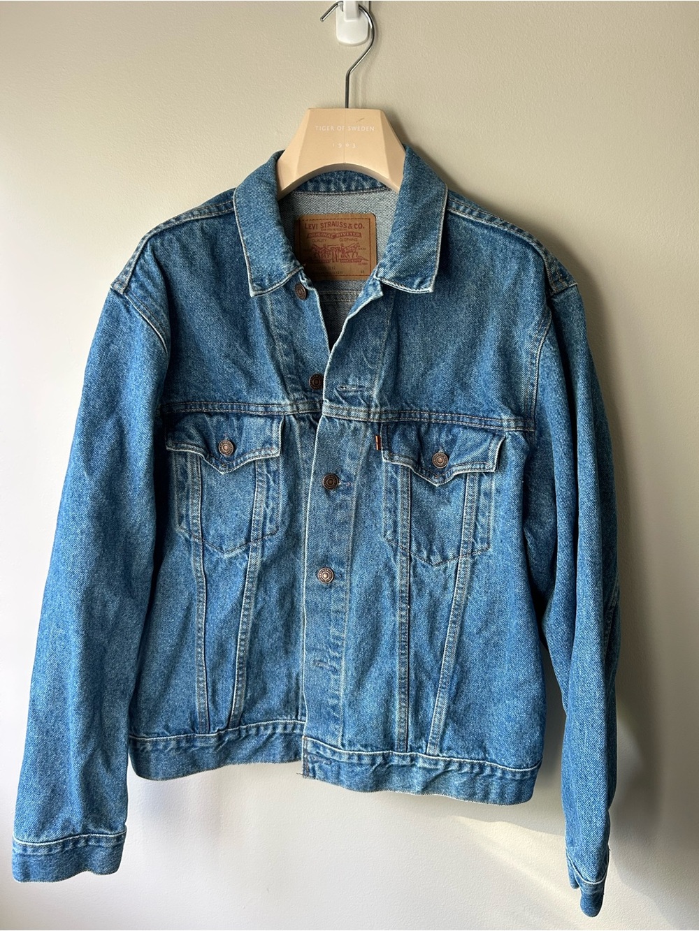 Vtg Levi's Men's Blue Denim Trucker Jacket orange tab sz.44 made in Canada